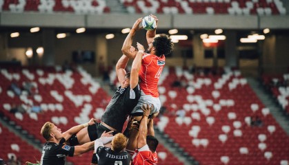 开云app下载-传奇巨星的幕后故事：他们的荣耀背后有何秘密？，荣耀传奇女主