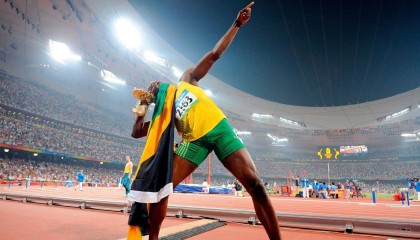 开云体育APP下载-德国女子自行车队在团体追逐赛中获得铜牌，德国自行车比赛