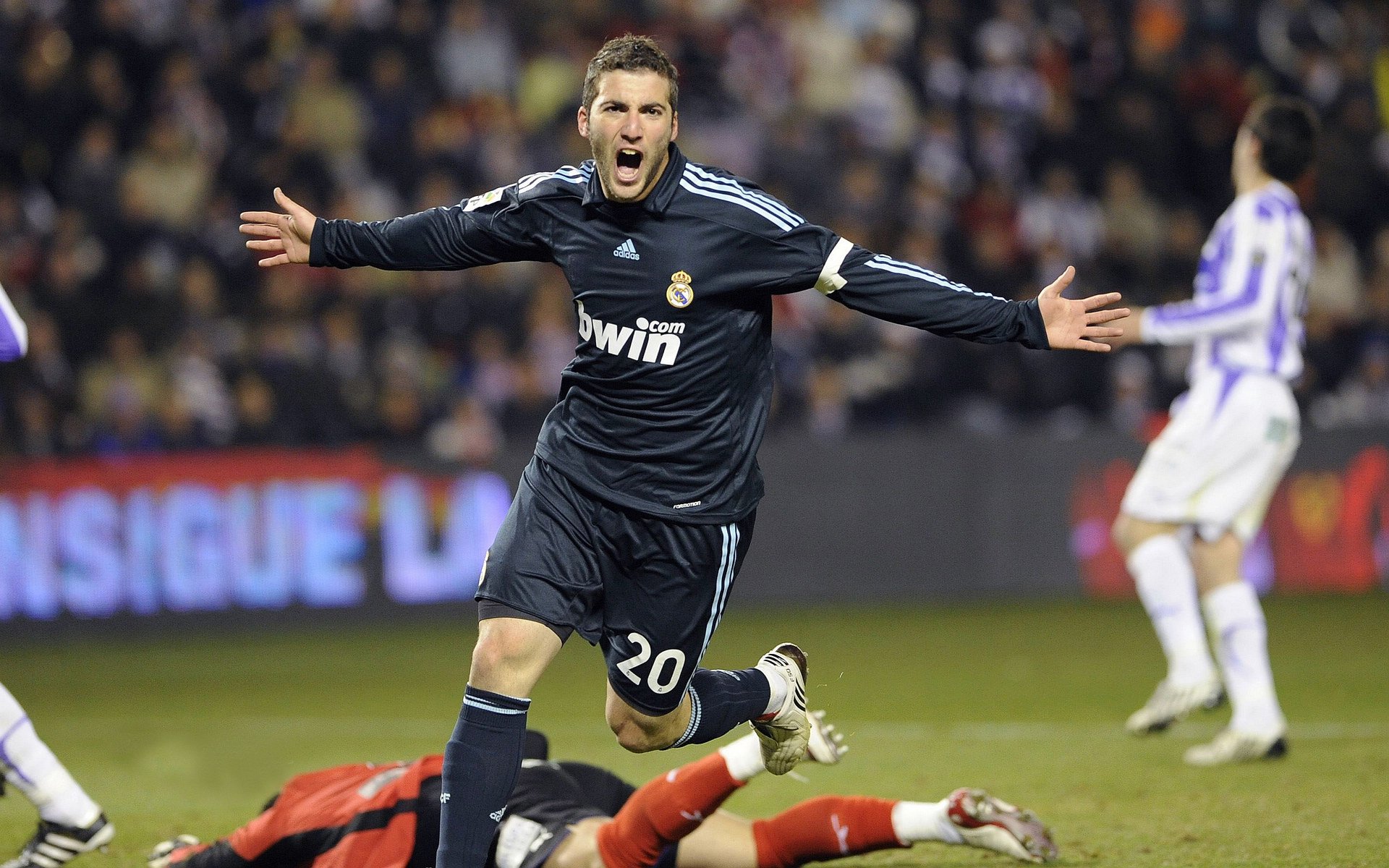 球迷互动：你认为谁会拿下MVP？，拿过mvp的球员